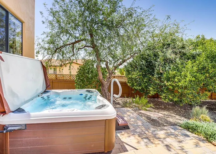 1/2 Mi To Airport Mesa! Hot Tub Haven W/ Mtn Views *