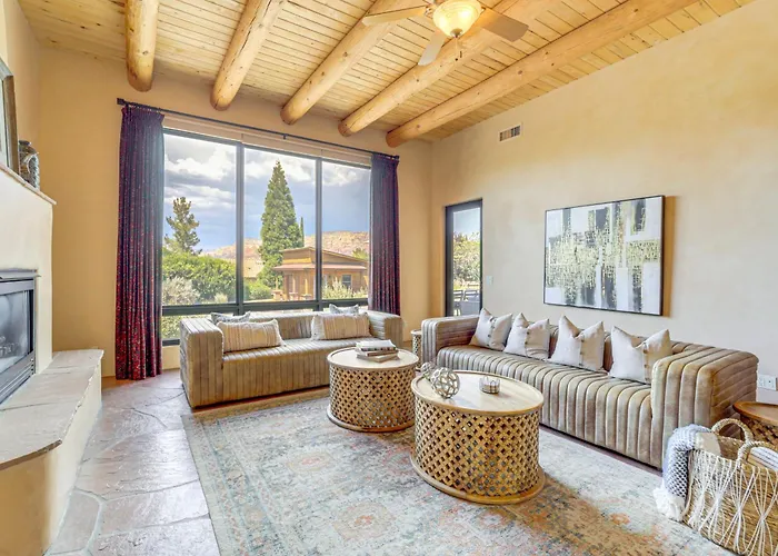1/2 Mi To Airport Mesa! Hot Tub Haven W/ Mtn Views Ferienhaus