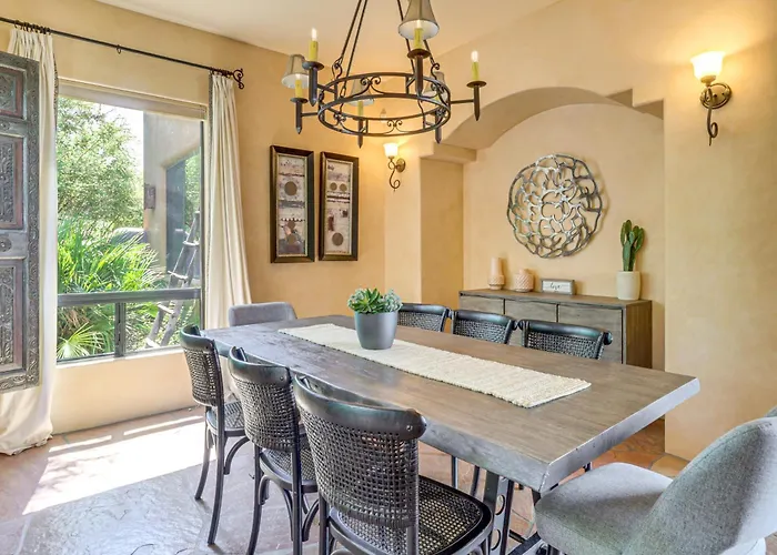 1/2 Mi To Airport Mesa! Hot Tub Haven W/ Mtn Views *