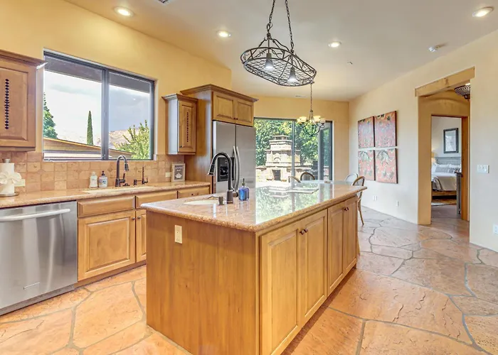 1/2 Mi To Airport Mesa! Hot Tub Haven W/ Mtn Views Ferienhaus *