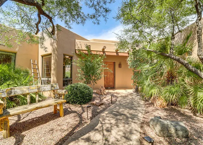 1/2 Mi To Airport Mesa! Hot Tub Haven W/ Mtn Views