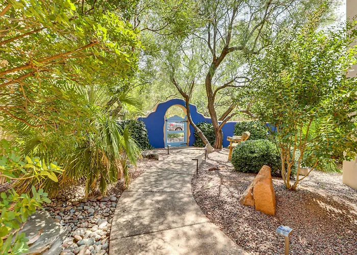 1/2 Mi To Airport Mesa! Hot Tub Haven W/ Mtn Views